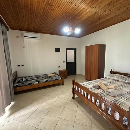 Piqeras Romeo'S Guest House 2 מראה חיצוני תמונה