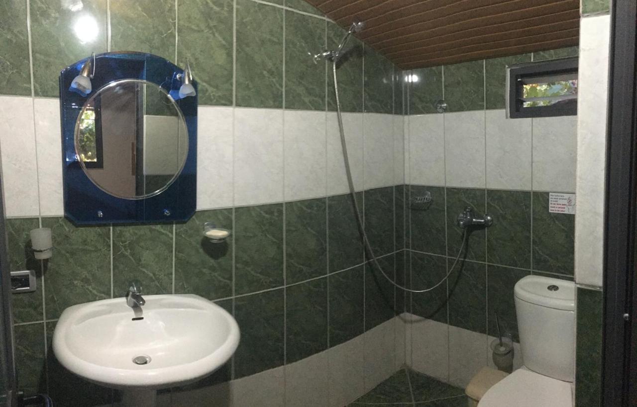 Piqeras Romeo'S Guest House 2 מראה חיצוני תמונה