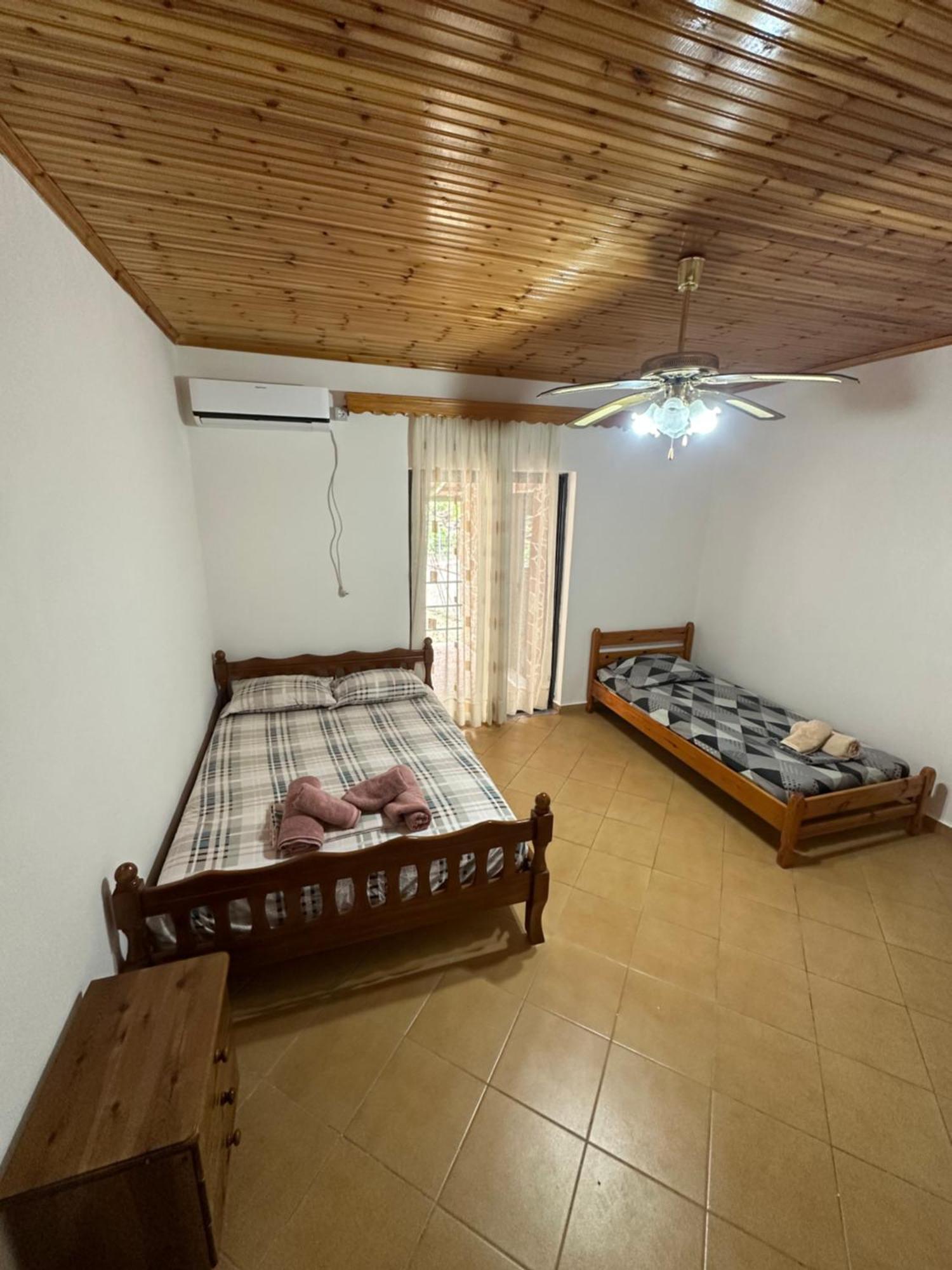 Piqeras Romeo'S Guest House 2 מראה חיצוני תמונה