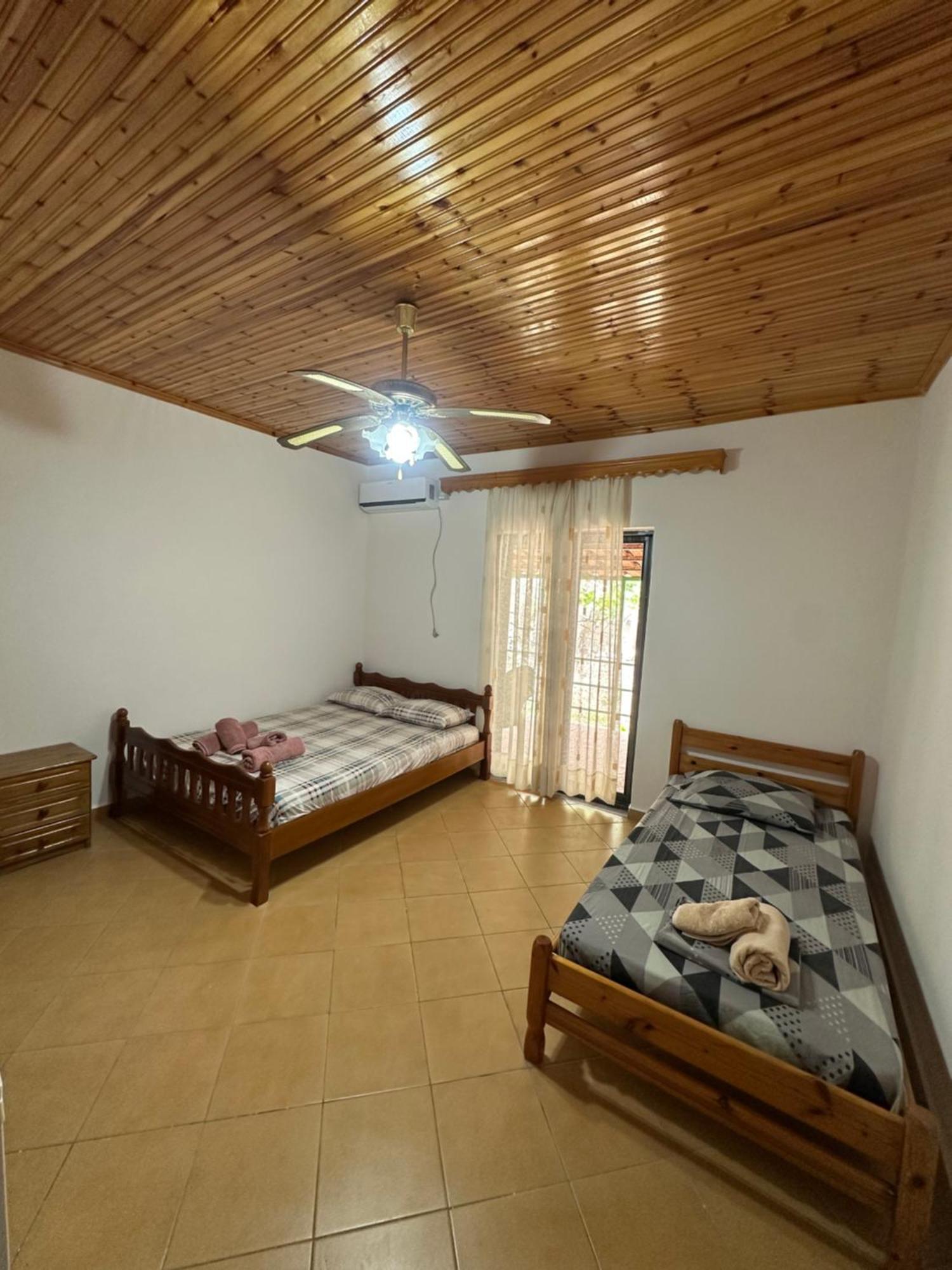 Piqeras Romeo'S Guest House 2 מראה חיצוני תמונה