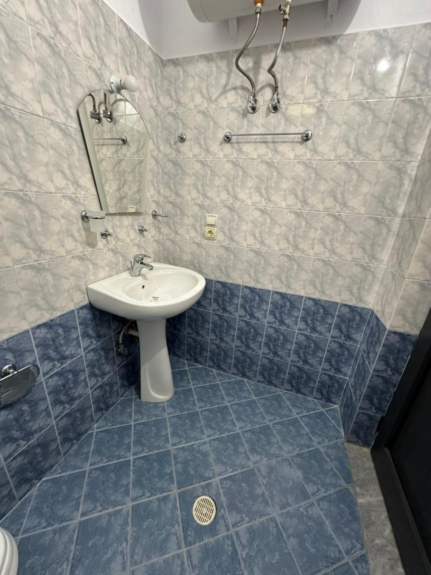 Piqeras Romeo'S Guest House 2 מראה חיצוני תמונה