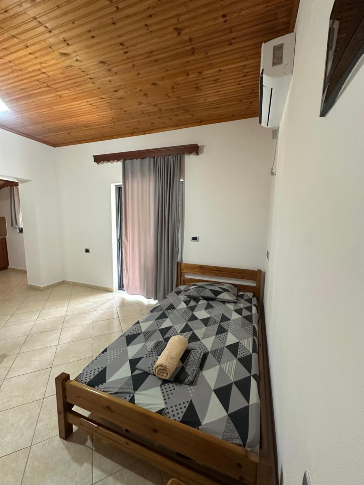 Piqeras Romeo'S Guest House 2 מראה חיצוני תמונה
