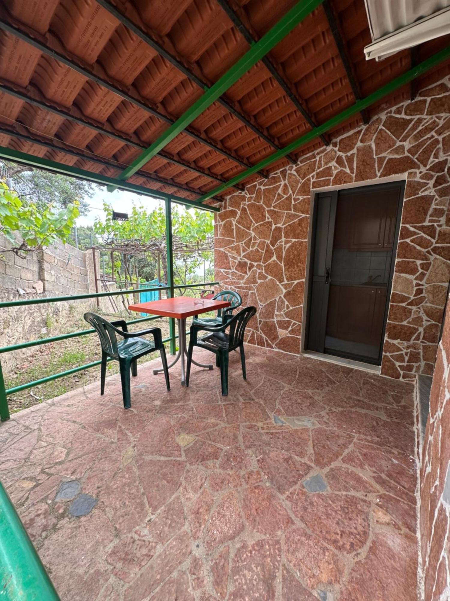 Piqeras Romeo'S Guest House 2 מראה חיצוני תמונה