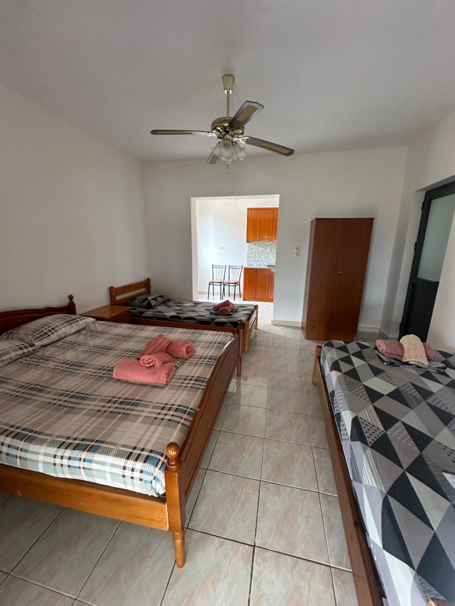Piqeras Romeo'S Guest House 2 מראה חיצוני תמונה